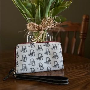 Dooney & Bourke Wallet-Wristlet
